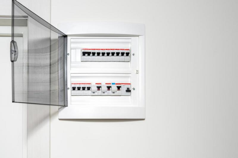 &Eacute;lectricien &agrave; Desvres, quels crit&egrave;res pour bien choisir ?