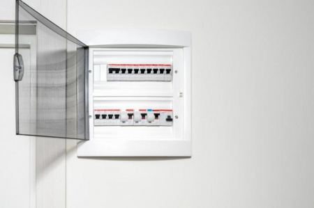 &Eacute;lectricien &agrave; Desvres, quels crit&egrave;res pour bien choisir ?